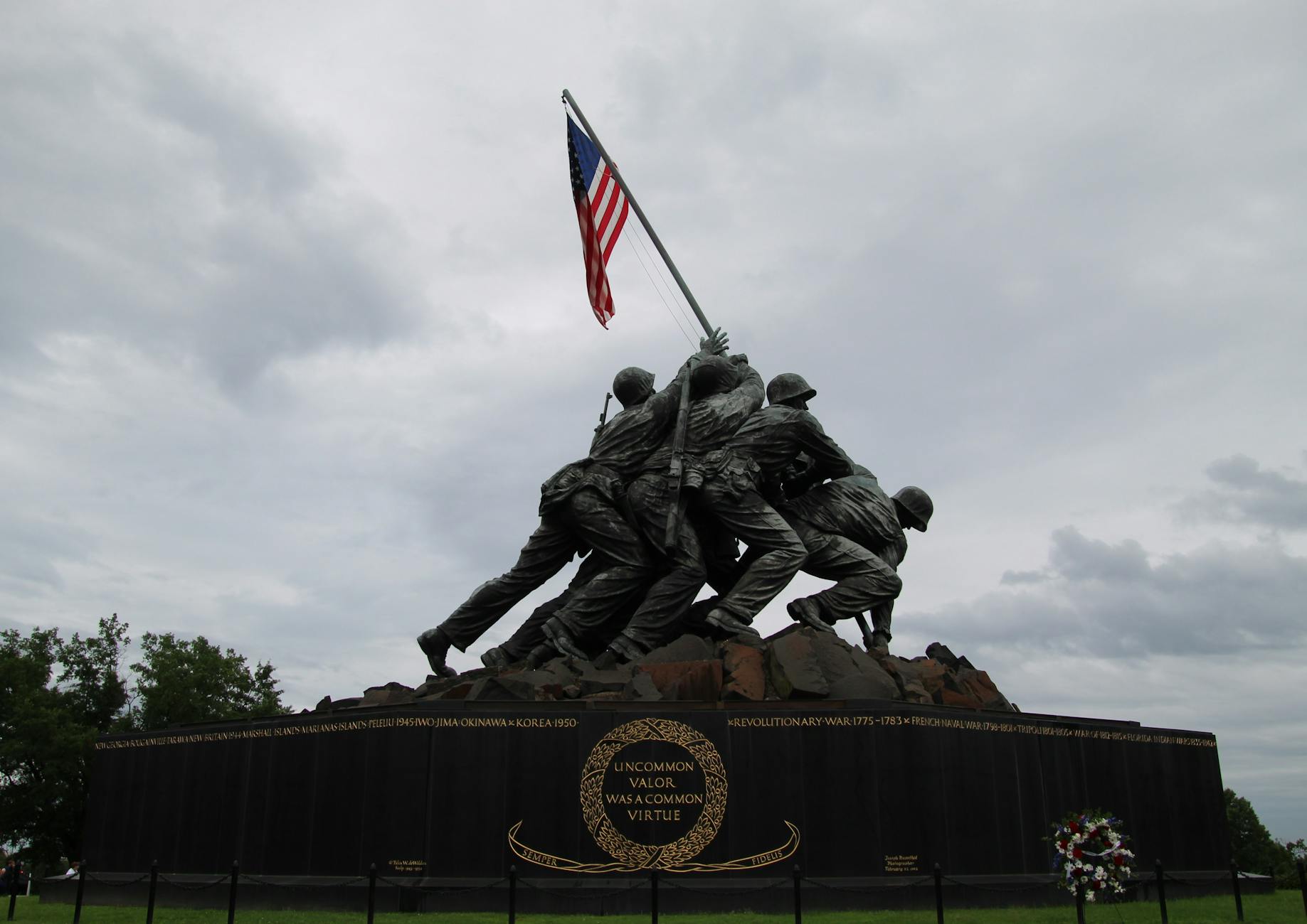 Iwo Jima Memorial depicting soldiers raising the US flag, a symbol of valor.